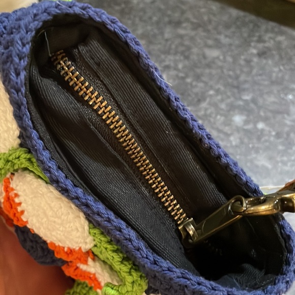 Elliot Mann Yvonne Pouch. Crotchet flower - Picture 3 of 4